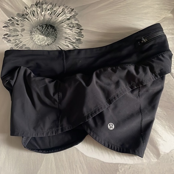 Lululemon Women's  Run short 4 - Picture 2 of 9